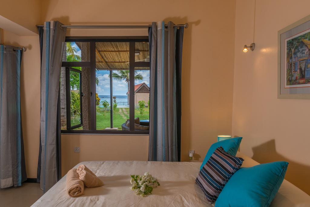 Villasun Beachfront Villa Flic en Flac Room photo