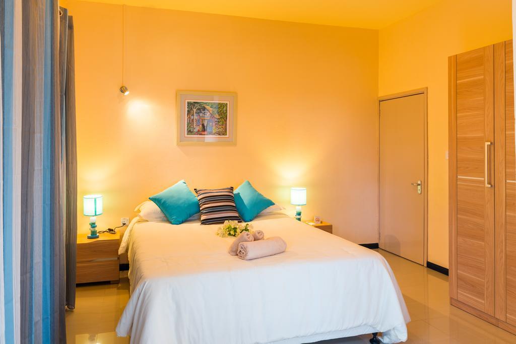 Villasun Beachfront Villa Flic en Flac Room photo